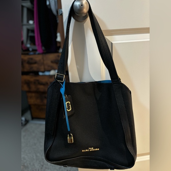 Marc Jacob’s, The Director Tote, logo and lock accented side tassel, EUC - Picture 10 of 16